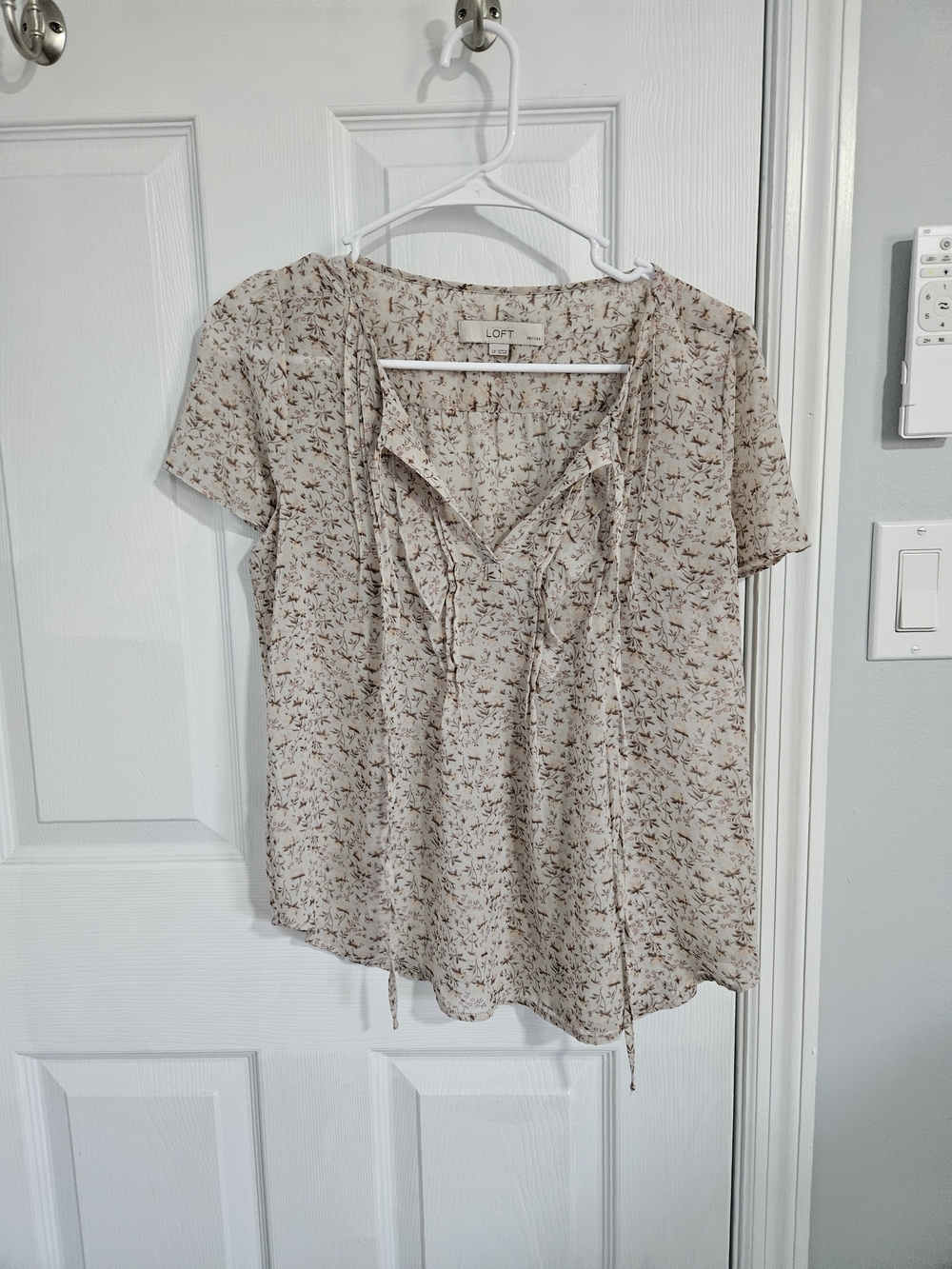 LOFT Cream Floral Tie-Front Short Sleeve Blouse
